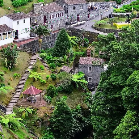 Ribeira Dos Caldeiroes * Achada